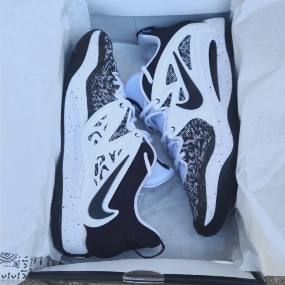 Nike 15 TD White Black Mens Basketball Shoes 11.5